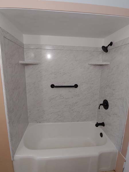 Tub-and-surround-replacement-Belleville